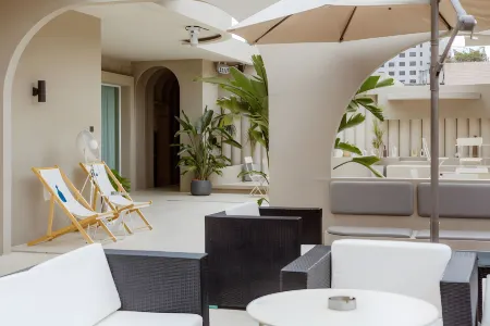 Nuonuo ROOF Rizmila Hotel (Kunming Nanping Pedestrian Street Jiaosanqiao Subway Station)