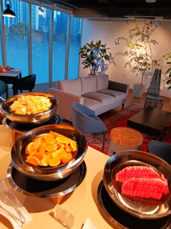 Brittany Hotel BGC Отели рядом с достопримечательностью «Эндеран Колледжес»