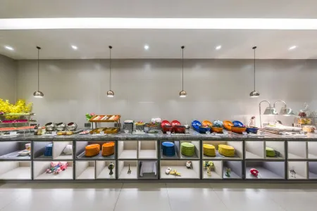 Homeinn Selected Hotel (Nanjing Railway Station North Square Hongshan Forest Zoo Subway Station) Отели рядом с достопримечательностью «Nanjing Hongshan Forest Zoo»