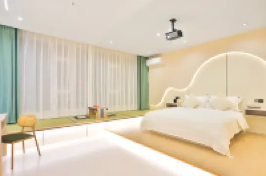 Yunshe·High-altitude View Smart Cinema Homestay (Yanji Yanbian University West Market Branch)