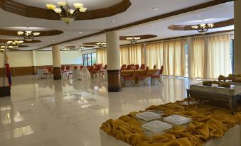 a large , empty banquet hall with high ceilings , high tables , and a book on a table at Sierra Resort