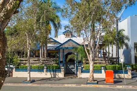 Brisbane Manor Отели рядом с достопримечательностью «Cloudland»