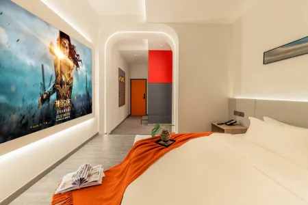 Qingmai Movie Hotel (Lovers Road Beach Swimming Pool)