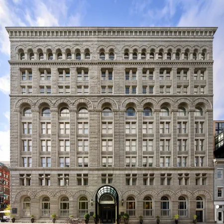 Riggs Washington DC Отели рядом с достопримечательностью «Станция метро Center»