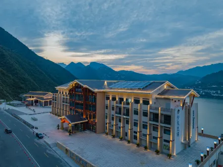 BaDong HongFa Hotel Отели в г. Бадун