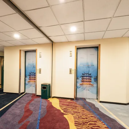 Yixiang Hotel (Wuhan Wansongyuan Wangjiadun East Metro Station) Отели рядом с достопримечательностью «Начальная Школа Авиадороги»