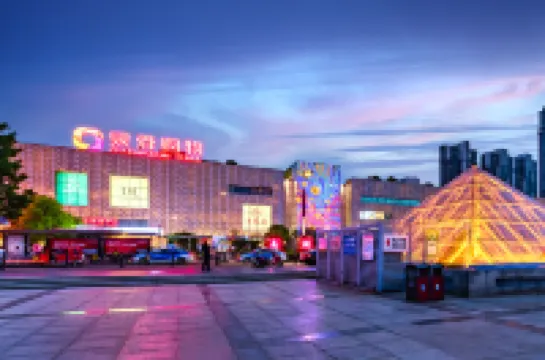 Laizhu Hotel (Luoyang Longmen High-speed Railway Station Baolong Plaza)