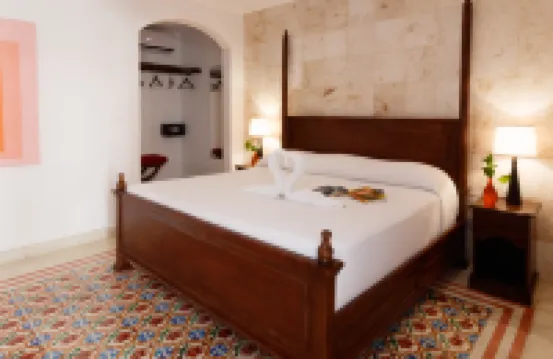 ラ オーロラ ホテル コロニアル