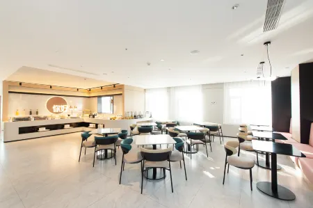 Ni Hao Hotel (Changchun Xian Da Road Xianqiao Subway Station) Отели рядом с достопримечательностью «Jilin Teachers' Institute of Engineering & Technology (Kaixuan Road)»