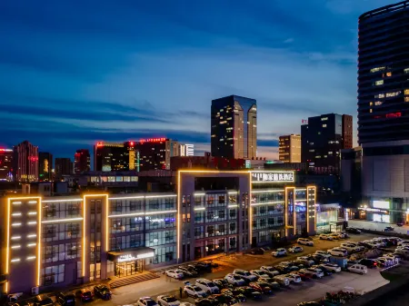 Homeinn Plus Hotel (Ordos Dongsheng Wanda Plaza) Отели рядом с достопримечательностью «Yike Zhaomeng Monument»