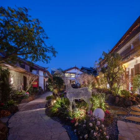 Lijiang Old Town Fog Gallery · Misty Streamside Rain Corridor Panoramic View home (Mufu Branch)