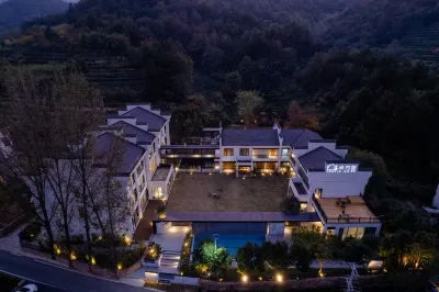 Shaojian Banshushe B&B (Lujiang Tangchi Hot Spring Resort) Hotels near San Chong Chaohu Source Scenic Area
