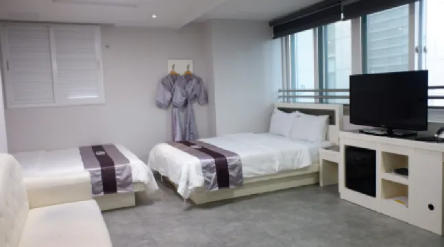 Novaluz Tourist Hotel Отели рядом со станцией Станция Йонгдеунпо