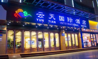 Dunhuang Yuntian International Hotel (Shazhou Night Market)