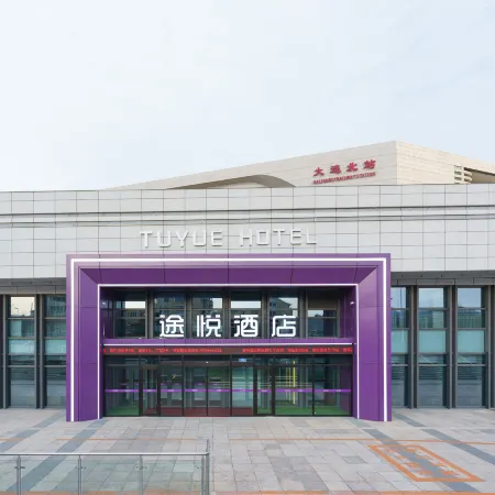 Tuyue Hotel (Dalian North Railway Station)