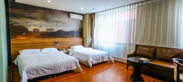 Jiatai Hotel (Chengde Mountain Resort Toudao Archway) Hotels in Chengde