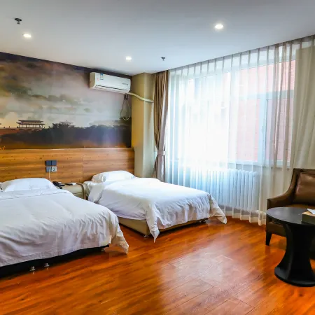 Jiatai Hotel (Chengde Mountain Resort Toudao Archway)