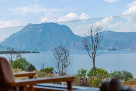 Baiyun Jinsu Lake View Holiday Hotel