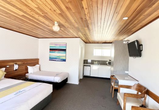 3. 포트 캠벨 모터..