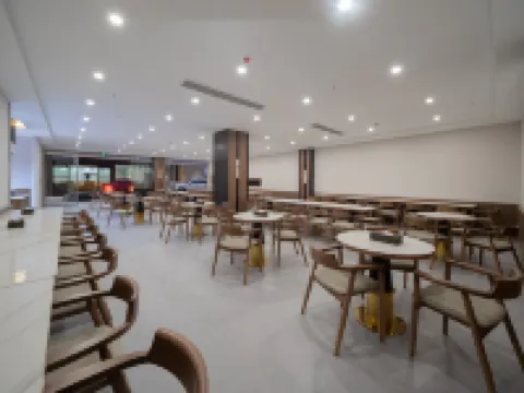 Zhenyuan Hotel - parkir
