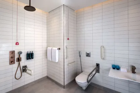 Hilton Dubai Creek Hotel & Residences Отели рядом с достопримечательностью «Dubai Driving Center Al Qusais 1»