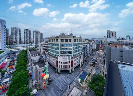 Zhongya Wuma Hotel (Wenzhou Wuma Pedestrian Street) Отели рядом с достопримечательностью «Wenzhou Vocational College of Science & Technology (West to Wenzhou Bureau of Land and Resources Lucheng Branch)»