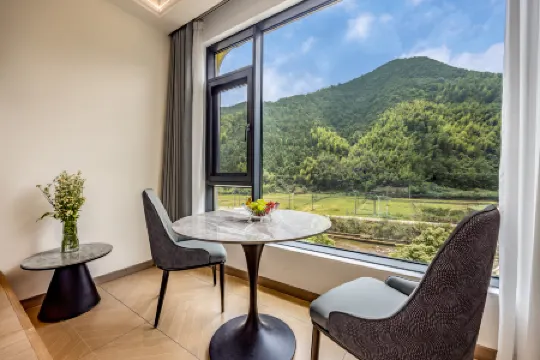 Tonglu Qingyuan· Villa mountain and wild river tracing around the mountain beautiful accommodation Отели рядом с достопримечательностью «Tianlongjiupu»