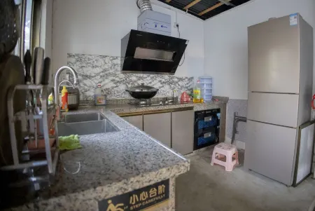 Coral Sea B&B Отели рядом с достопримечательностью «Denglou Cape»