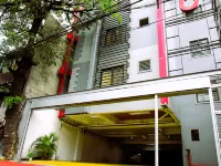 Arzo Hotel Makati Hotels near Magallanes Station