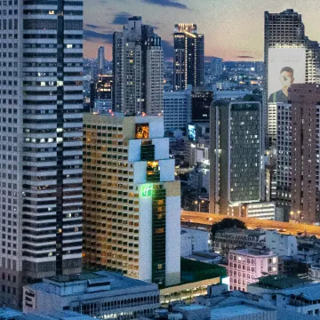 Holiday Inn BANGKOK SILOM by IHG Отели рядом с достопримечательностью «Саторн»