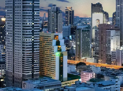 Holiday Inn BANGKOK SILOM by IHG BTSスラサック周辺のホテル