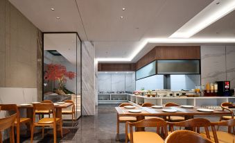 Zhangjiajie Four Seasons Lai · Riverside Resort Hotel (Baofeng Lake Scenic Area)