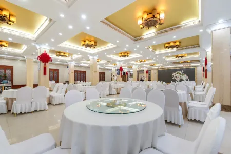 Zhanhe Hotel (Pingdingshan Railway Station Branch)