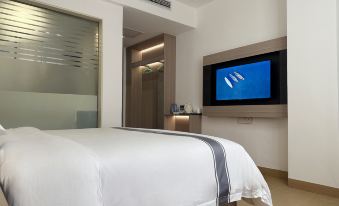 Cenxi Land, Sea and Air Hotel