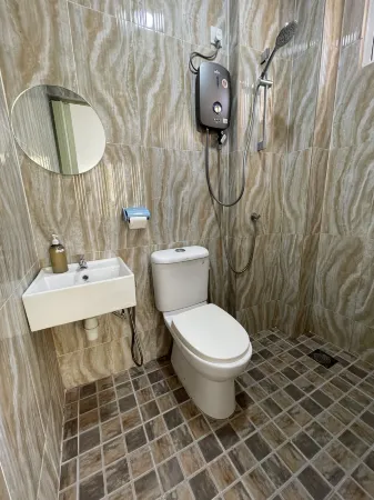 Hillview Cube w/Rooftop Pool Отели рядом с достопримечательностью «Таньюнг Ру»