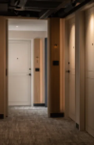 Claude Hotel - Newly renovated