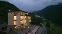 Yunling Starry Sky Zanla Scenic Beauty House (Siguniang Mountain Shuangqiaogou Scenic Area)