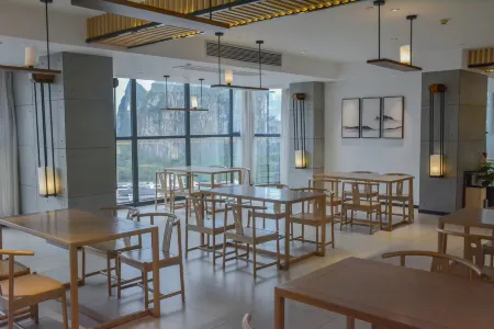 Yijian Hotel (Guilin South Railway Station Nanxi Mountain Park Branch)