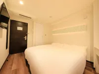 ELE Hotel Higashi-Nihonbashi Hotel dekat Stasiun Higashi-ginza