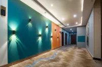 Weekend Sunshine Theme Hotel in Neixiang - 2-نجوم