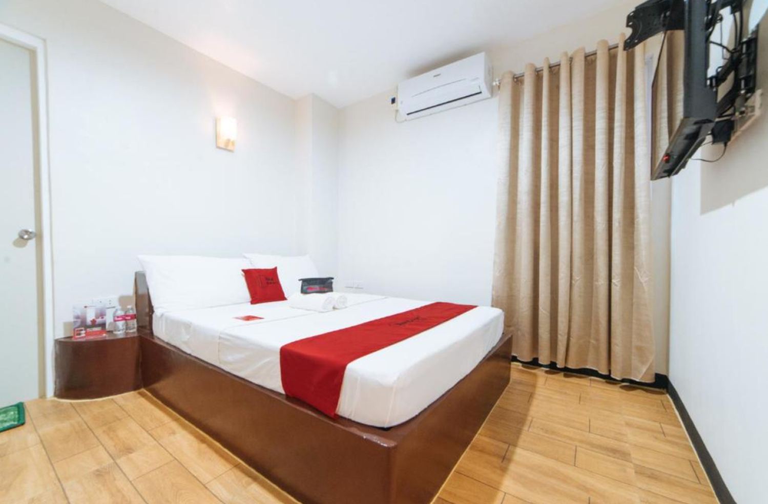 RedDoorz @ Nirvana Pension House Hotels in Bacolod