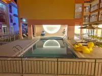 Platinum Hotel - piscina