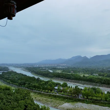 Youjian Homestay (Chunxi Road Taikoo Li Отели рядом с достопримечательностью «Цзиньцзян»