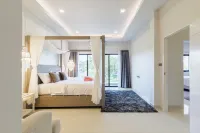 Pattaya Holiday Villa (Venice Single  Villa)【8 minutes drive to floating market + swimming pool】