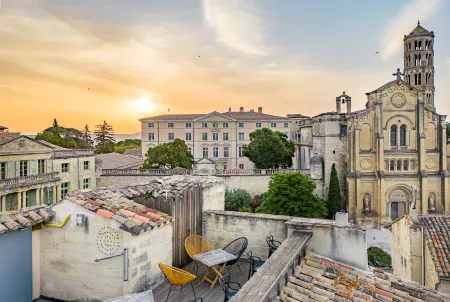 Boutique Hôtel Entraigues Отели рядом с достопримечательностью «Uzes Cathedral»