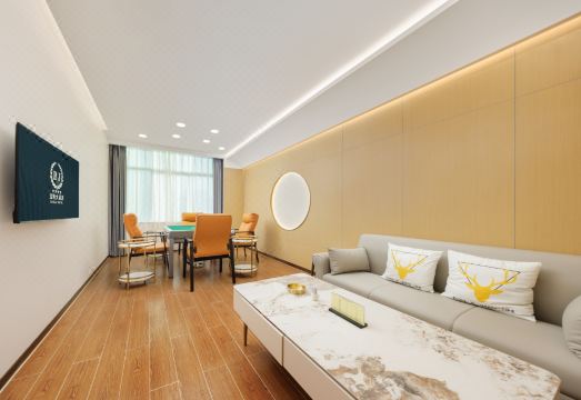 Baoju Hotel, Haikou (Longhu District light-year hotel, West high-speed rail station) Hotel Overview