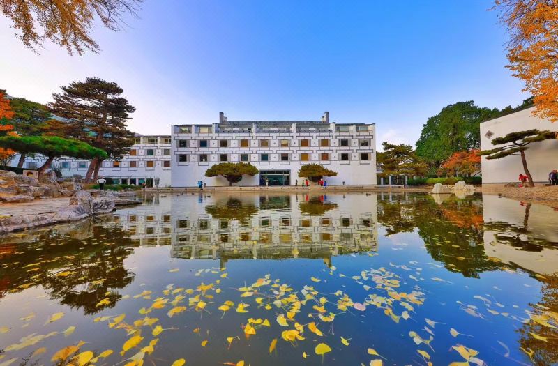 Fragrant Hill Hotel