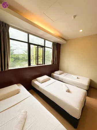 Remember Hotel Batu Pahat Отели рядом с достопримечательностью «Stadium Hockey UTHM»