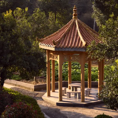 Mangshi Yiju.   hotel(Airport)