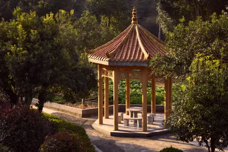 Mangshi Yiju.   hotel(Airport)